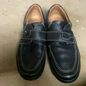 Men’s Deer Tracks shoes size 10.5